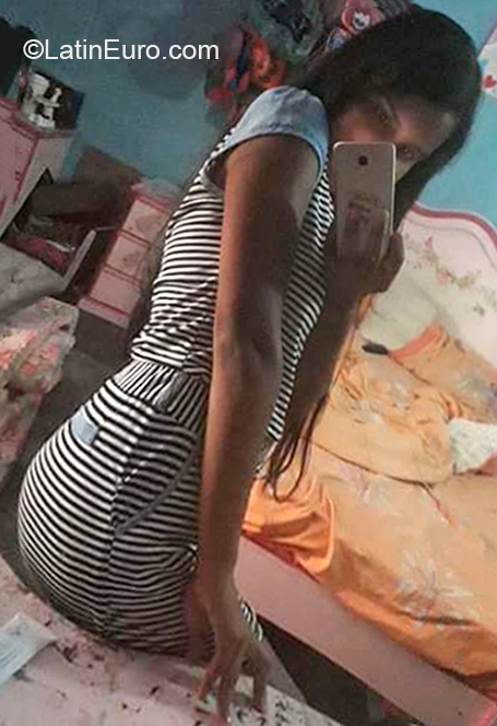 Date this lovely Venezuela girl Estefania from Caracas VE2881