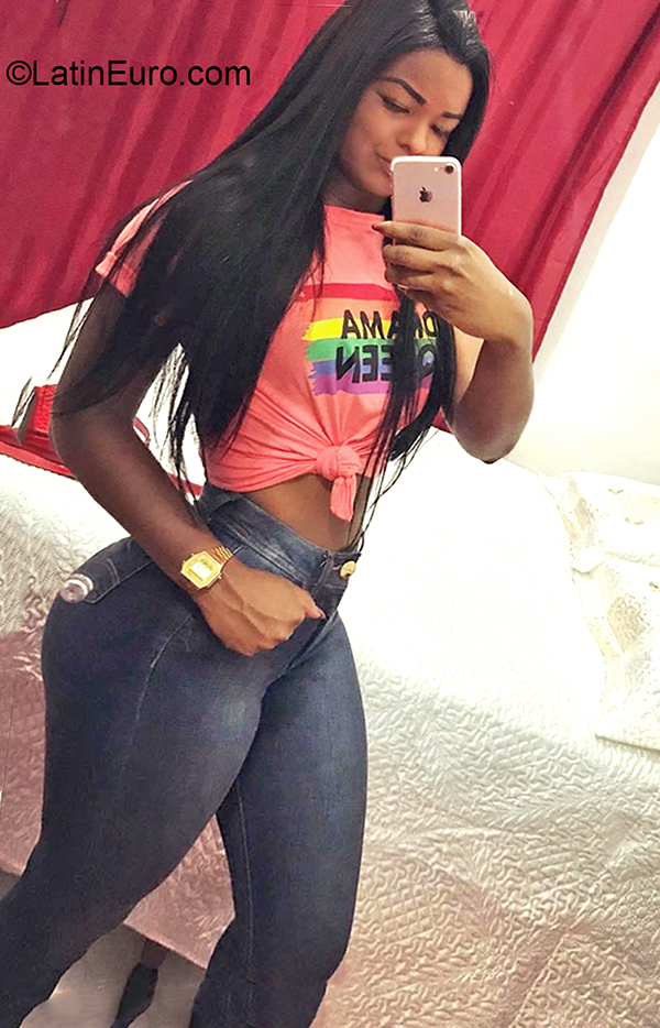 Date this exotic Brazil girl Thais from Rio de Janeiro BR11006