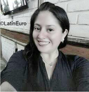 Date this nice looking Peru girl Lisset from Piura PE1473
