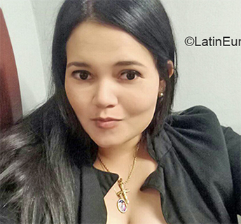 Date this attractive Venezuela girl Veronica from Barquisimeto VE2884