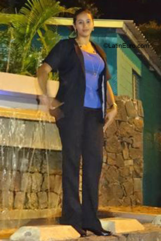 Date this sensual Honduras girl Dilcia from Tegucigalpa HN2740