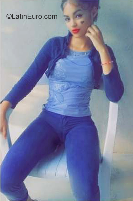 Date this lovely Dominican Republic girl Darlenis from La Vega DO36984