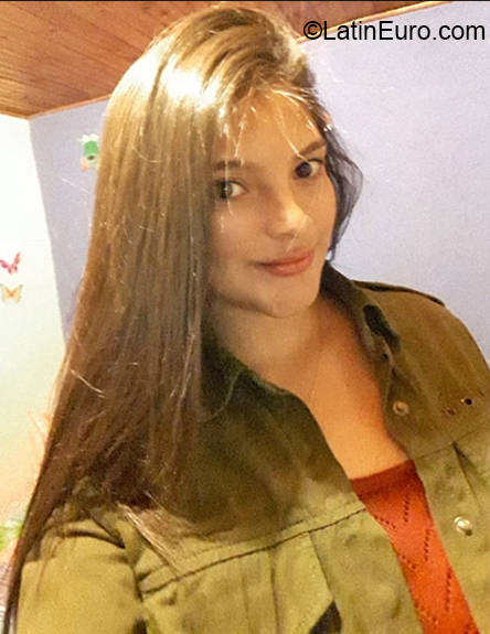 Date this georgeous Colombia girl Yessenia from Medellin CO26513