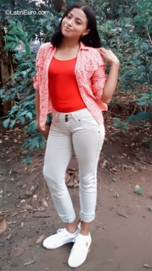 Date this lovely Mexico girl Adriana from Tabasco MX1740