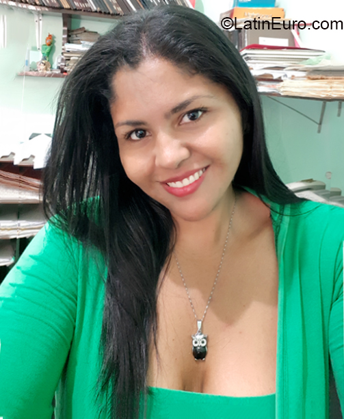 Date this happy Venezuela girl Mary from La Victoria VE2900