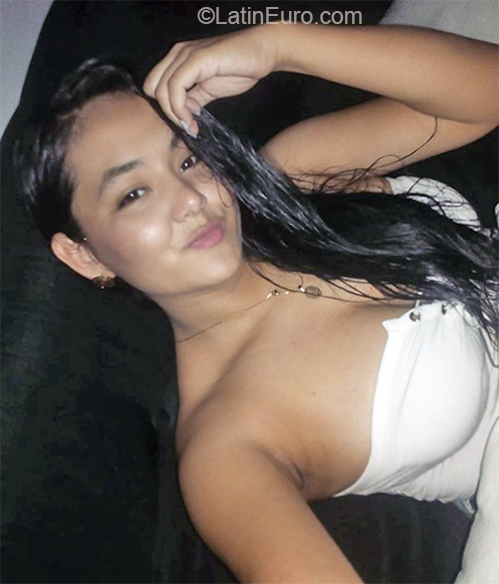 Date this athletic Colombia girl Andrea from Girarad ot CO26533