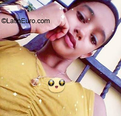 Date this nice looking Dominican Republic girl Genesis from Santo Domingo DO37041
