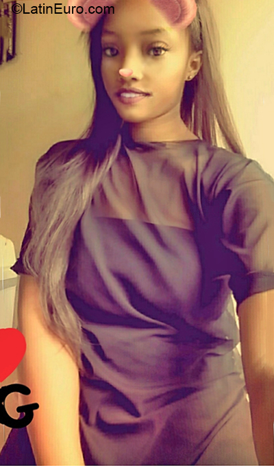 Date this pretty Dominican Republic girl Ana from Santo Domingo DO37048