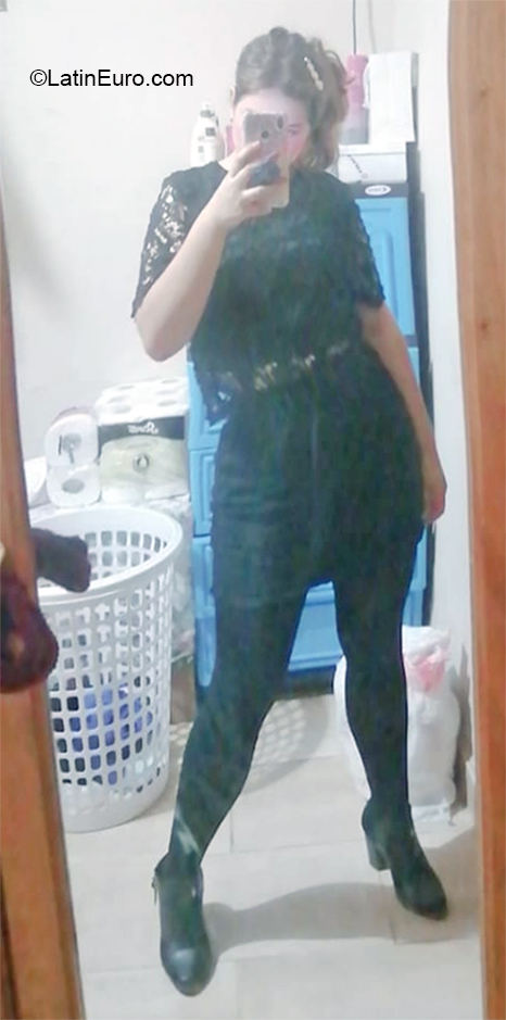 Date this voluptuous Honduras girl Fabiola from San Pedro Sula HN2745