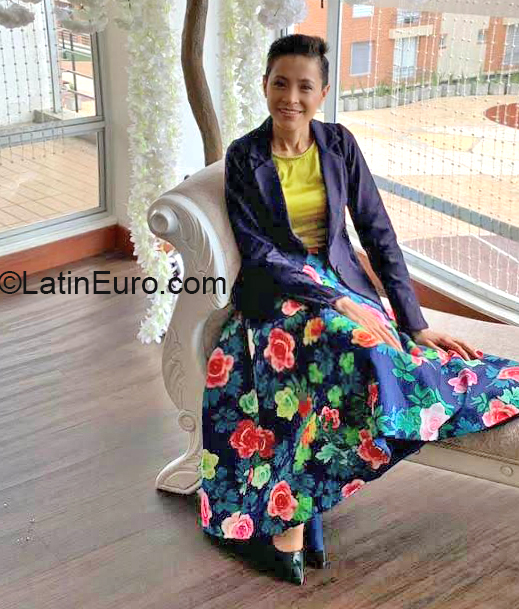 Date this sultry Colombia girl Yamexi from Bogota CO26545