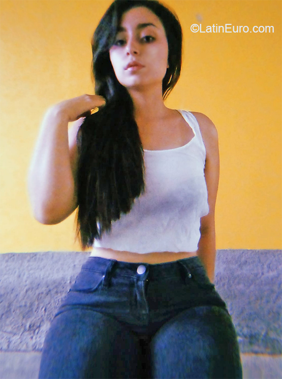 Date this passionate Honduras girl Angela from San Pedro Sula HN2746