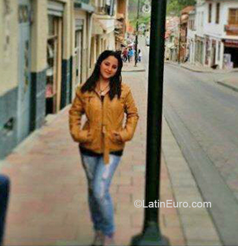 Date this sultry Ecuador girl Gigi from Guayaquil EC417