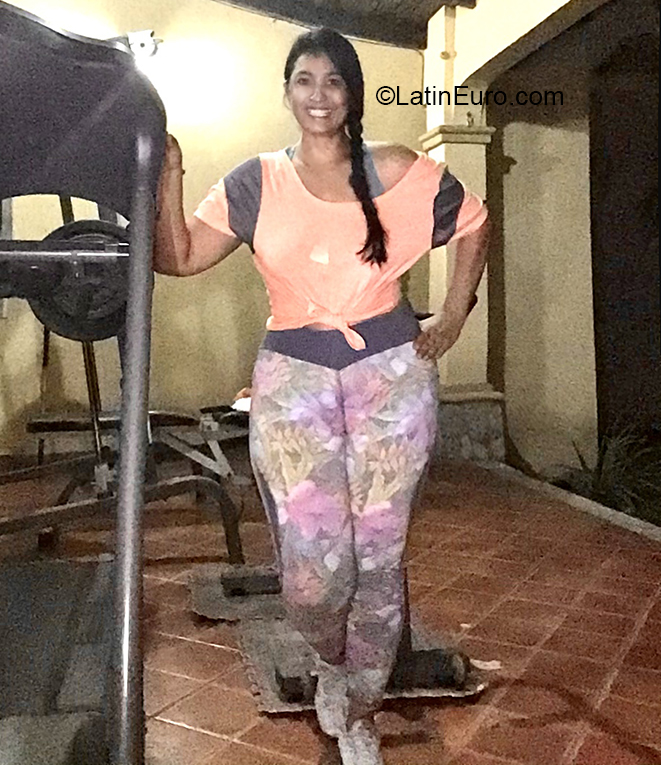 Date this stunning Honduras girl Daysi from San Pedro Sula HN2749