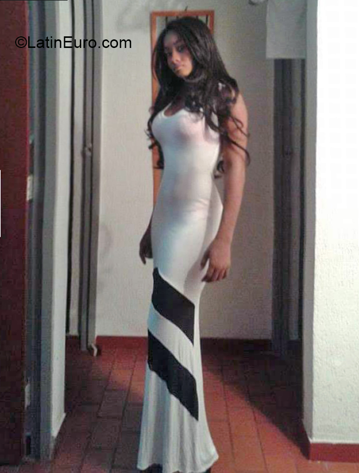Date this young Colombia girl Jeniffer from Cali CO26601