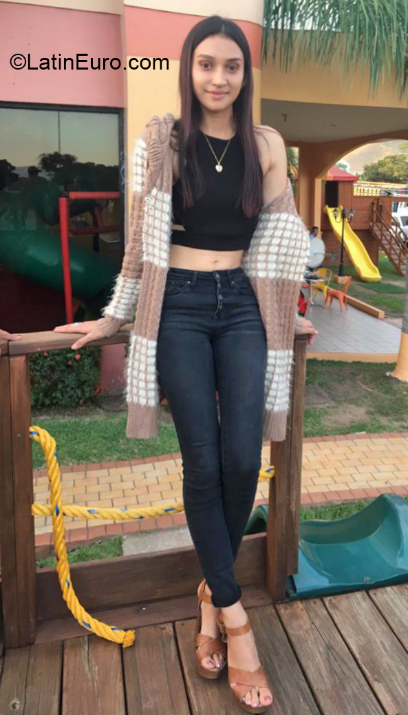 Date this hot Honduras girl Sindy from Santa Maria del Real HN2754
