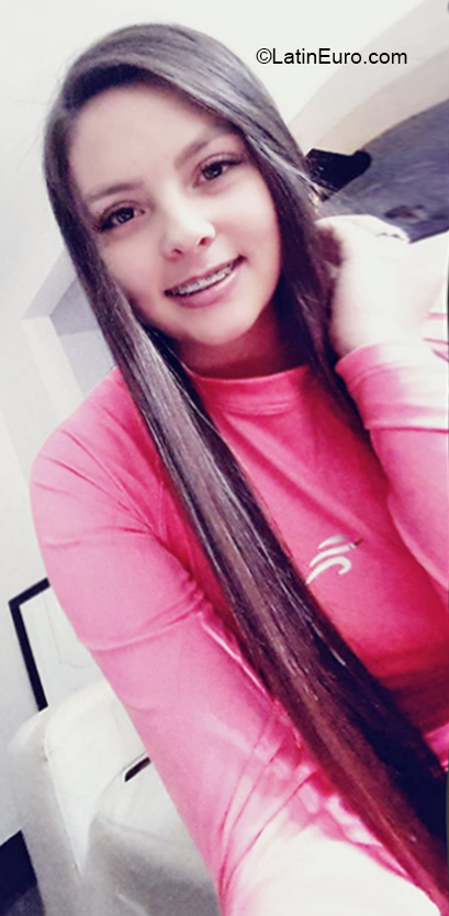 Date this gorgeous Colombia girl Yessica from Bogota CO27100