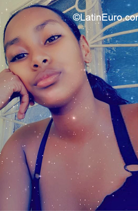 Date this gorgeous Colombia girl Karen from Florencia CO26637