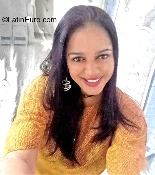 Date this good-looking Brazil girl Marisa from Rio De Janeiro BR11029