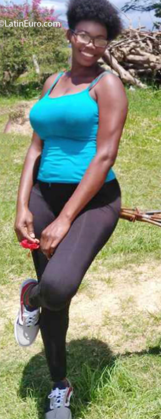 Date this nice looking Colombia girl Merclay from Cali CO26652