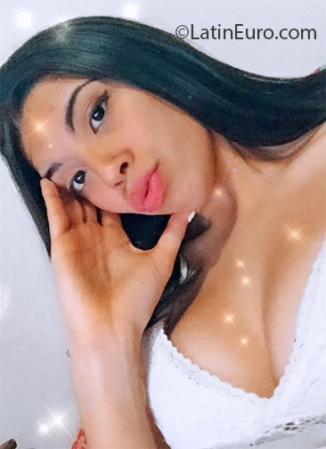 Date this charming Argentina girl Candela from Buenos Aires AR316
