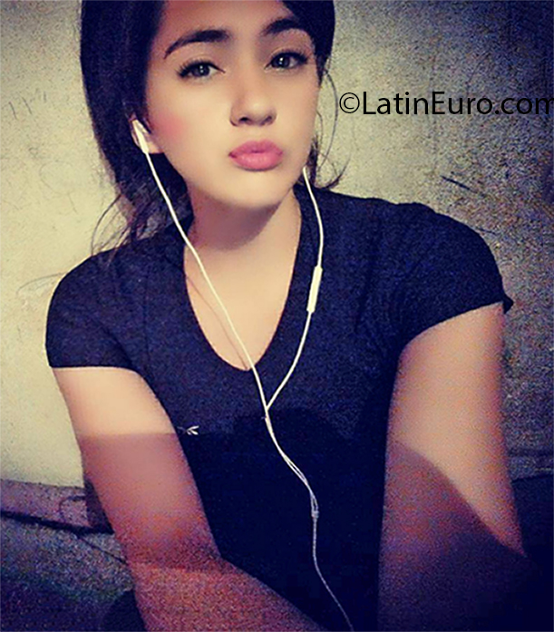Date this pretty Argentina girl Sofia from Pocito AR318