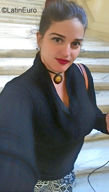 Date this voluptuous Cuba girl Juliet from Havana CU647