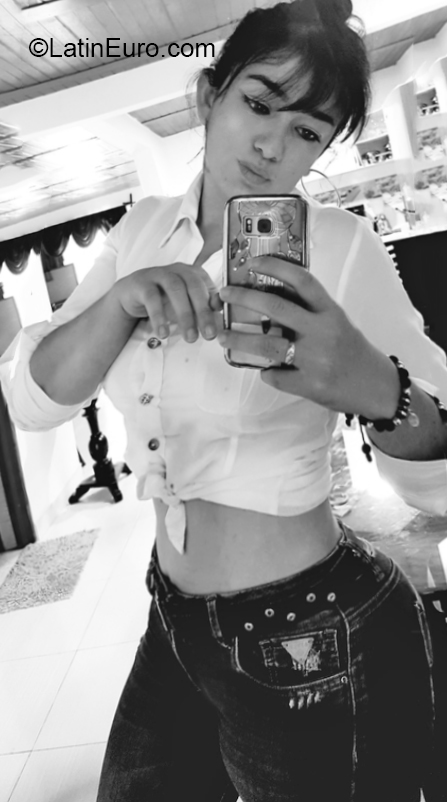 Date this delightful Colombia girl Paola andrea from Pereira CO26714