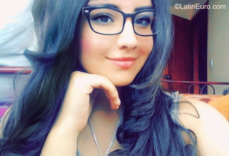 Date this foxy Ecuador girl Meiby from Quito EC431