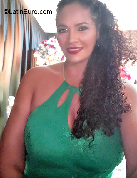 Date this sensual Brazil girl Edi from Palmas BR11042