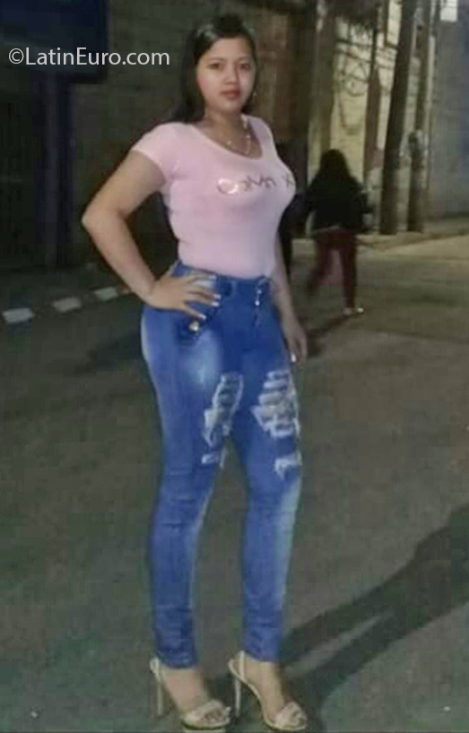 Date this foxy Colombia girl Lina from Barranquilla CO26902