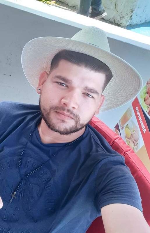 Date this young Ecuador man Paul Benitez from Manta EC443