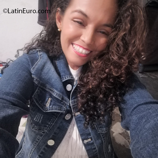 Date this gorgeous Colombia girl Mary from Bucaramanga CO26935