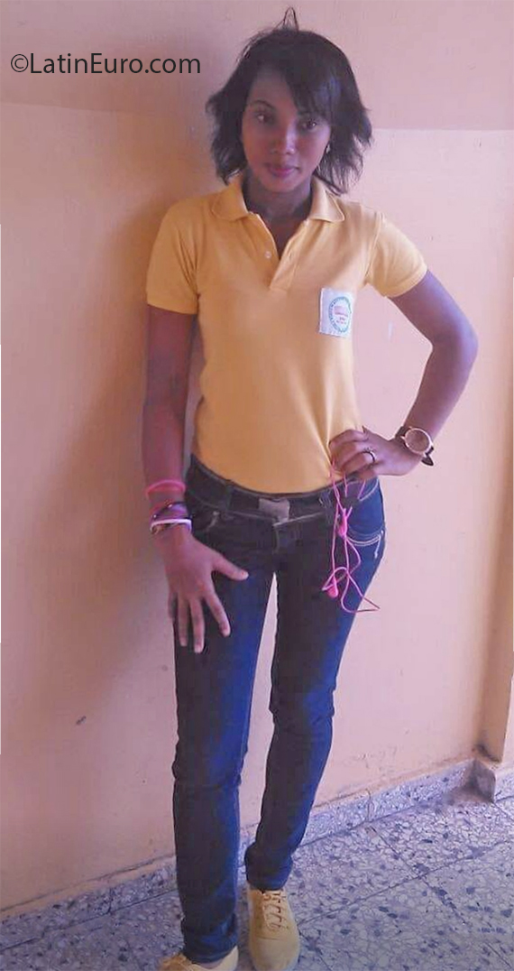 Date this foxy Chile girl Leana from Santiago CL163