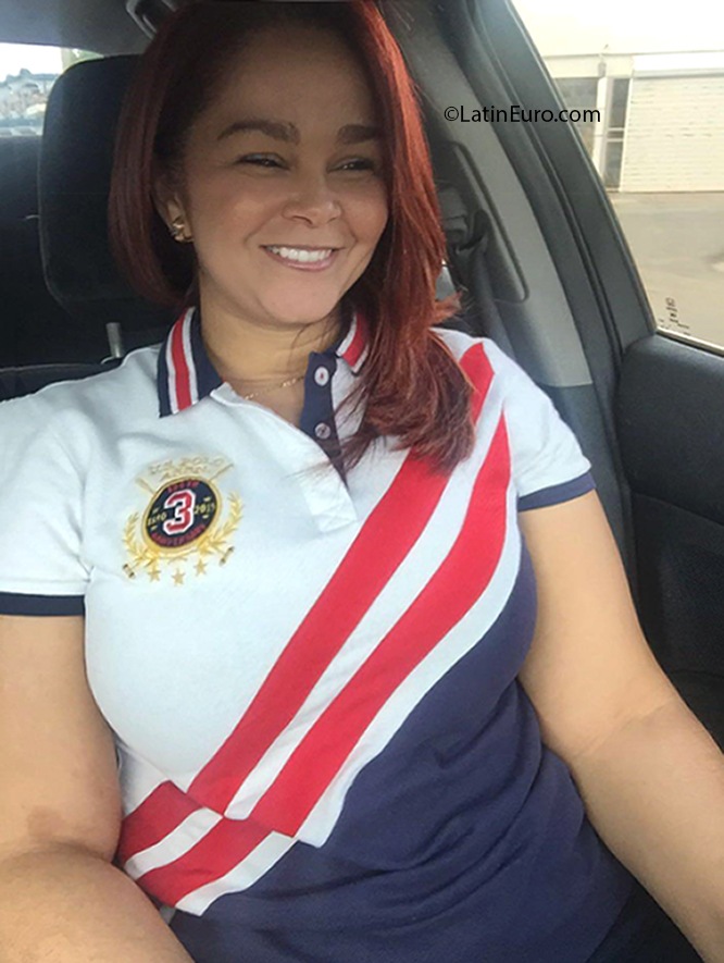Date this nice looking Dominican Republic girl Minerva from Santo Domingo DO37589