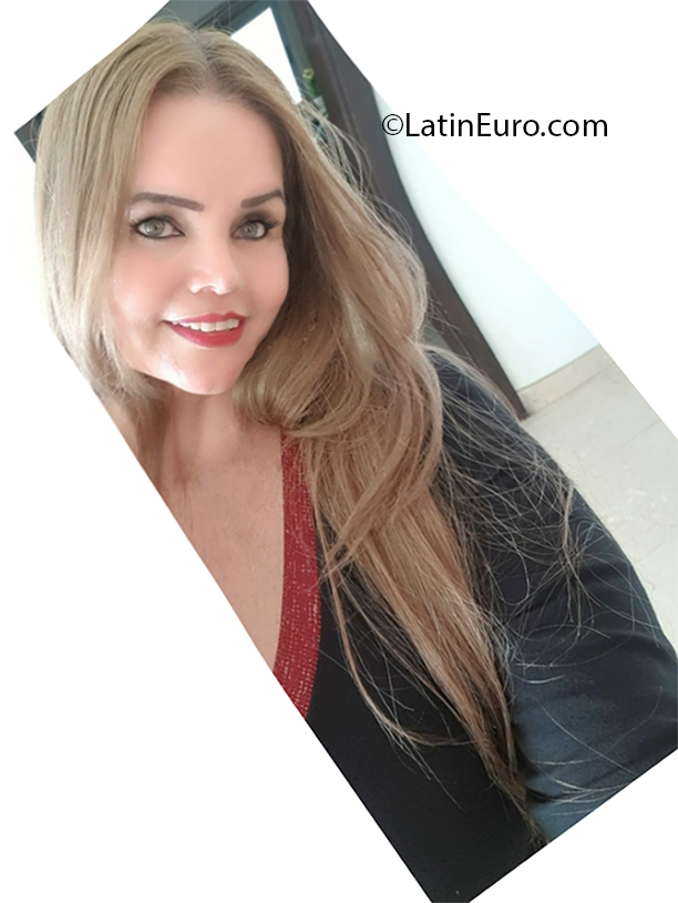 Date this good-looking Colombia girl Martha from Cartagena CO26950