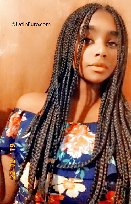 Date this sensual Dominican Republic girl Carolina from La Romana DO37616