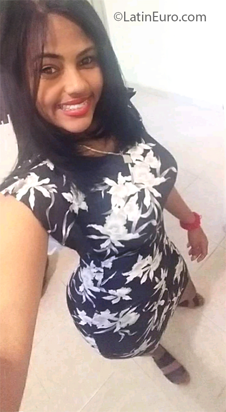Date this stunning Dominican Republic girl Fernanda from Santo Domingo DO37644