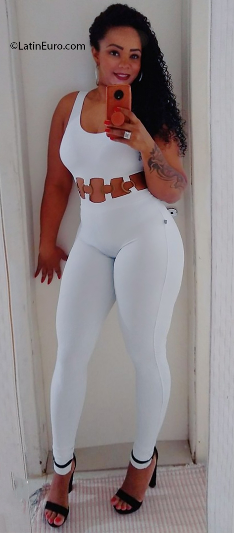 Date this hard body Brazil girl Cassia from Sao Paulo BR11080