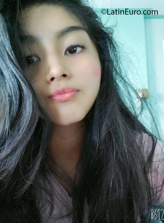 Date this happy Ecuador girl Julesy from Santo Domingo de los Tsachilas EC451