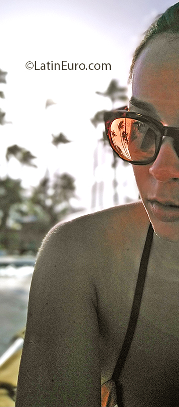 Date this attractive Brazil girl Bruna from Aracaju BR11089