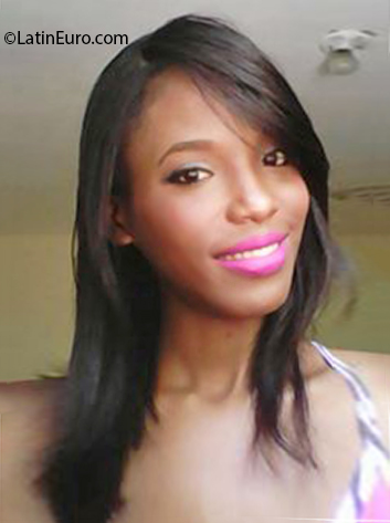 Date this pretty Dominican Republic girl Gisely from Santo Domingo DO37697