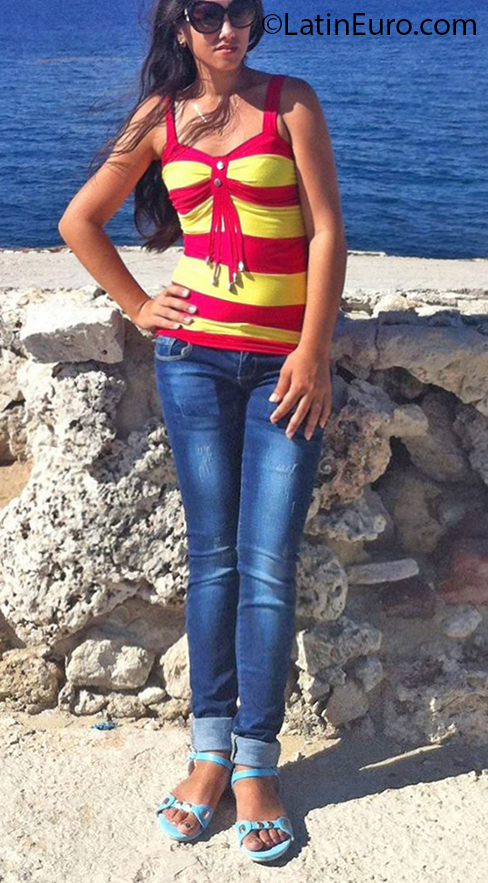 Date this hot Cuba girl Heidi from Havana CU668