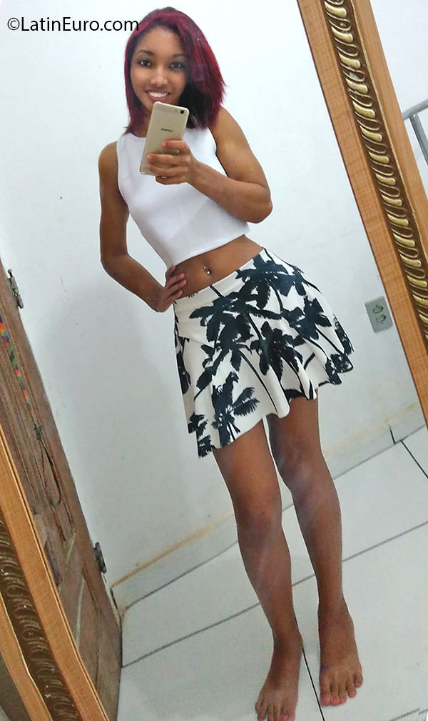 Date this good-looking Brazil girl Thay from Rio de Janeiro BR11095