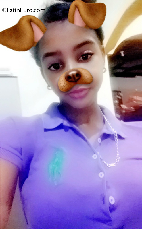 Date this hard body Dominican Republic girl Luci from La Vega DO37754