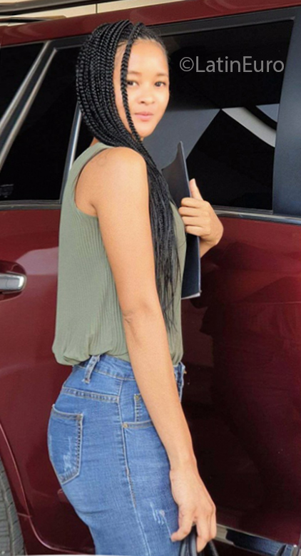 Date this good-looking Guinea girl Chinosa from Malabo GN4
