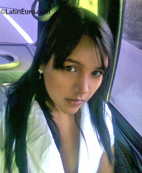 Date this lovely Venezuela girl Katherine from Caracas VE3093