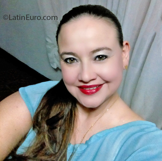 Date this voluptuous Colombia girl Ana from Cucuta CO27085
