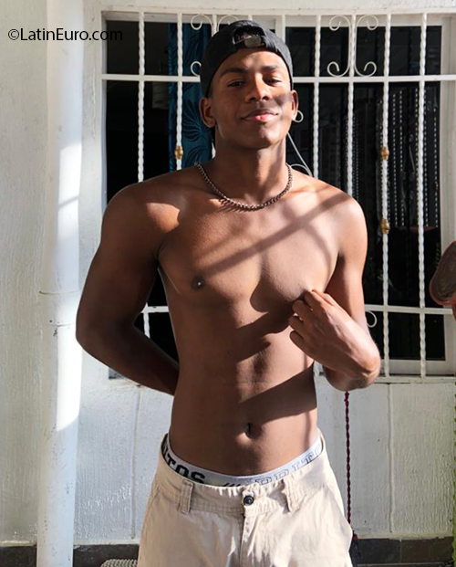 Date this voluptuous Colombia man Daniel from Cali CO27089