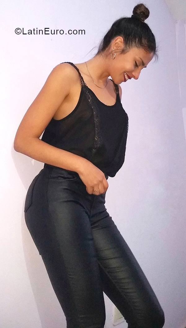 Date this exotic Argentina girl Jane from San Luis AR399