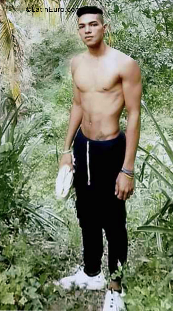 Date this stunning Colombia man Jan from Bogota CO27137